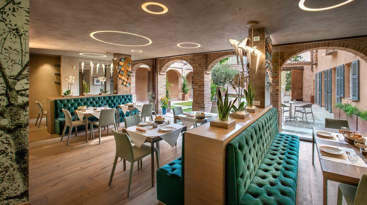 Il Cortile Di San Michele Bed & Breakfast Guarene ภายนอก รูปภาพ